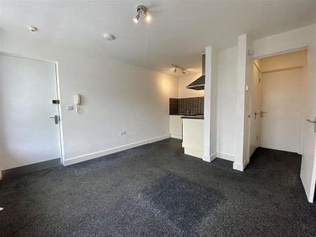 1 bedroom flat to rent - Photo 2