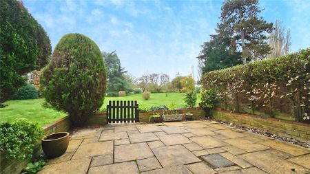 4 bedroom terraced house to rent - Photo 3