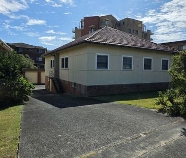 Conveniently Located 2-Bedroom Flat in a Small Block of 4 - Photo 1