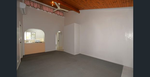 TWO BEDROOM UNIT IN BARGARA! - Photo 1