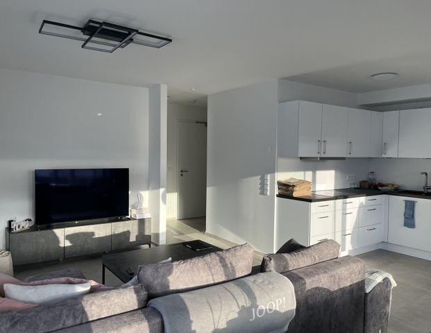 große 2-Zimmer-Wohnung in Mainz-Kastel: Neubau 2023, Balkon, Einbauküche, Tiefgarage - Photo 1