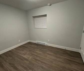 Two bedroom basement! - Photo 4