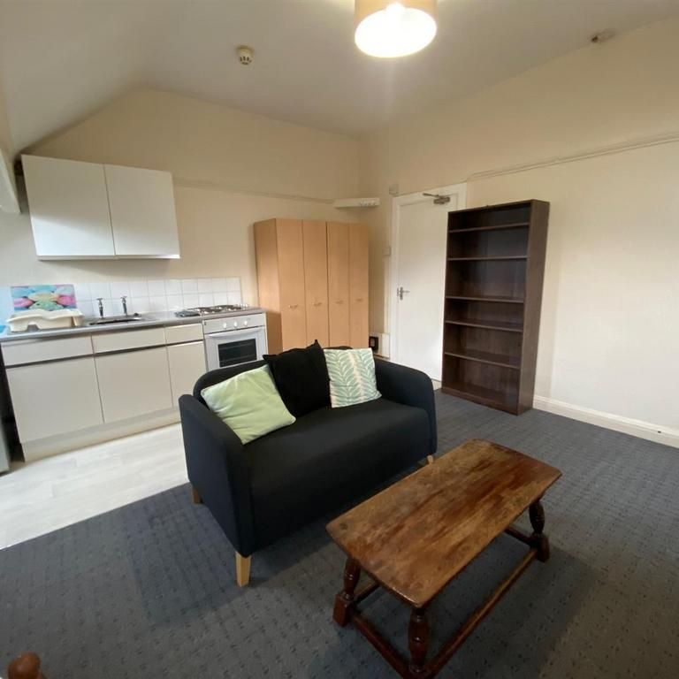 1 bedroom flat to rent - Photo 1