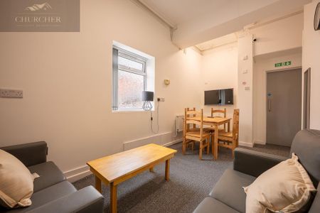 4 bedroom flat to rent - Photo 2