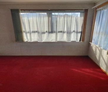 Charming 3BR Home in Te Atatu South - Photo 4