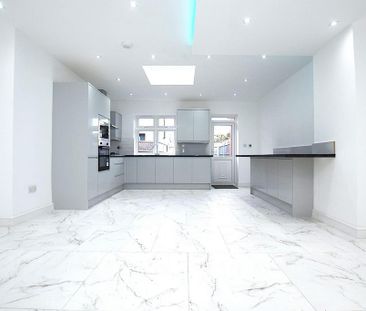 3 bedroom end of terrace house to rent - Photo 4