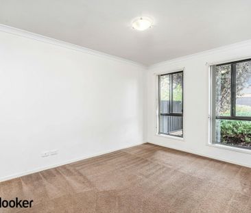 Lovely three bedroom property l Macgregor Location - Photo 5