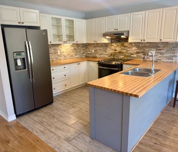 For Lease - 23 Robert Street, Wasaga Beach, Ontario - Photo 3