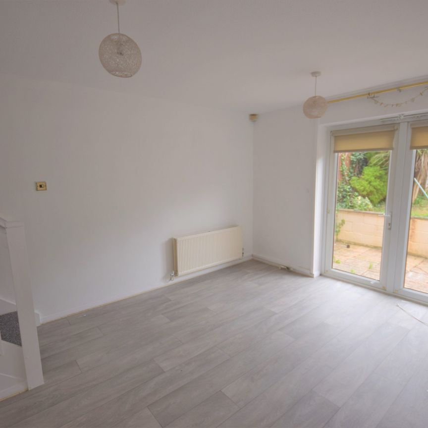 Newly refurbished Two bedroom mid terrace - Photo 1