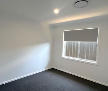 MODERN 4 BEDROOM HOME IN POTTERS LANE - Photo 3