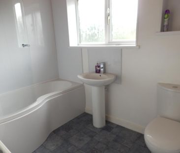 3 bedroom detached house to rent - Photo 2