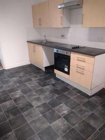 Mottram Road, Stalybridge, SK15 - Photo 5