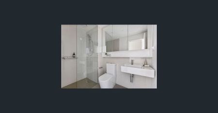 Large Two Bedroom Apartment with Balcony - Photo 4