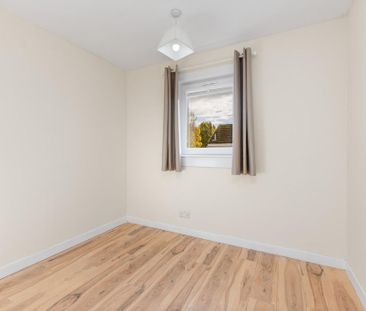 3 bedroom end of terrace house to rent - Photo 4