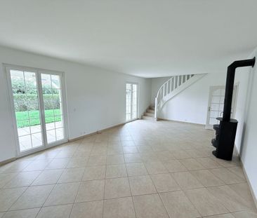 Charming semi-detached villa with 7 rooms in Vessy - Photo 1