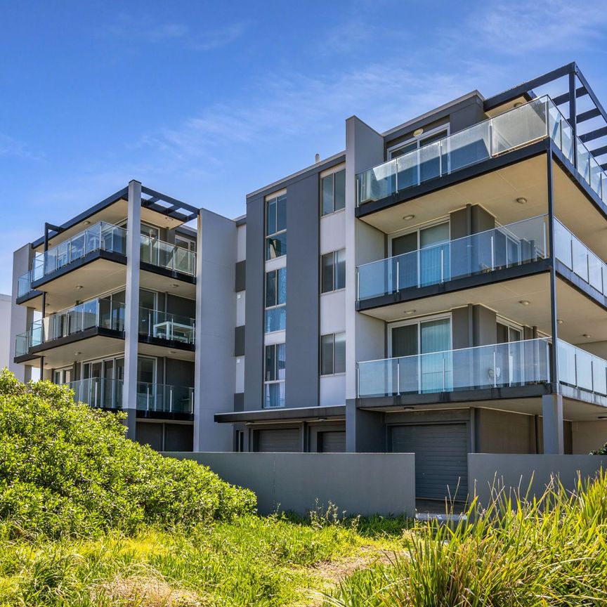Fully Furnished Beachside Apartment - Photo 1