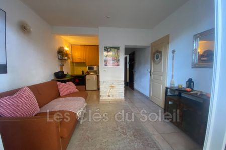 Location Appartement 1 pièce 17m² HYERES 83400 - Photo 2