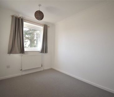 Well presented 3 bedroom terraced house just to the north of Cambri... - Photo 3