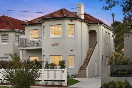 Seaside Sophistication: Luxurious Duplex - Photo 3