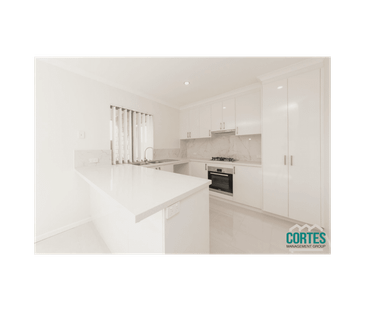 Light-Filled Townhouse in Prime Hamilton Hill Location - Photo 5