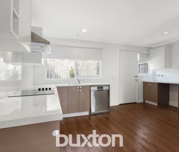 FULLY RENOVATED TOWN HOUSE - BEACH ON YOUR DOORSTEP - Photo 4