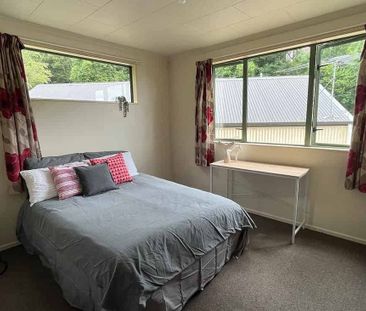 Flexible Lease: Fully Furnished 4-Bed Ready 20 Oct - Photo 3