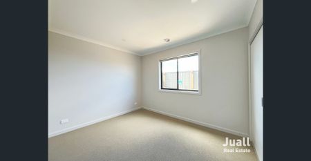 Brand-New 4-Bedroom Family Home in Clyde North - Photo 4