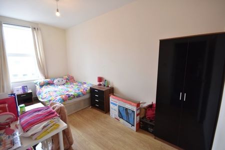 3 Bed - Eighth Avenue, Heaton - Photo 3