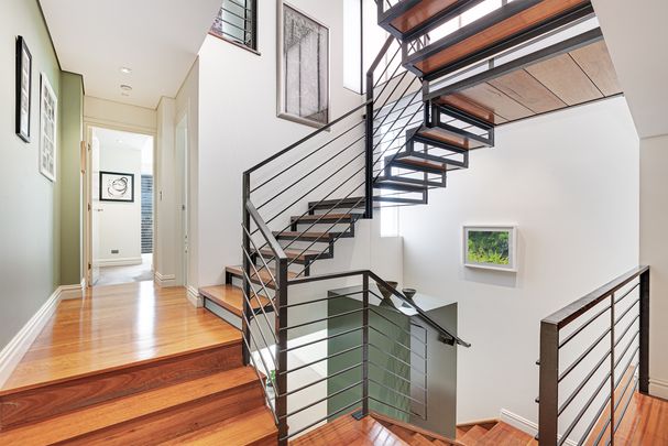 Furnished Executive Rental - Three Bedroom with Separate Study + Parking - Photo 1