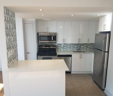 225 Davisville Avenue - Photo 6