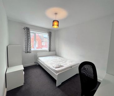 5 bedroom detached house to rent - Photo 6