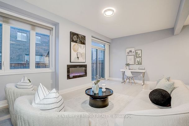 For Lease - 33 Mallery Street, Richmond Hill, Ontario - Photo 1