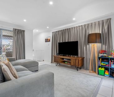 Water Included - Three-Level Townhouse in Prime Everton Park Location - Photo 1