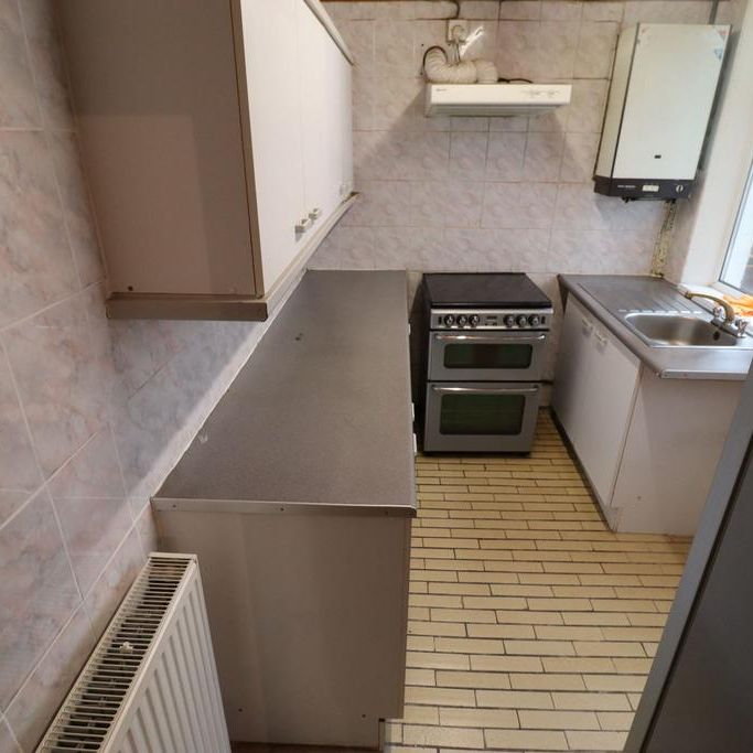 3 bedroom end of terrace house to rent - Photo 1