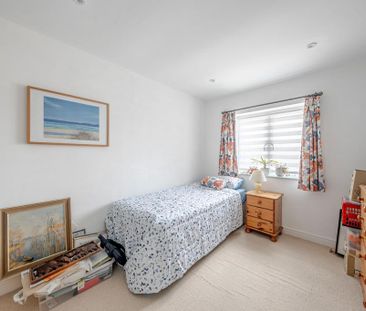 4 bedroom detached house to rent - Photo 2