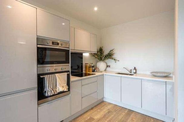 Elmsleigh Road, Staines, TW18 - Photo 1