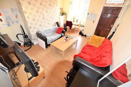 2 bedroom House in Brudenell Street, Leeds - Photo 4