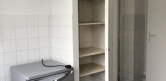 A LOUER REZE PONT ROUSSEAU - Appt T1 RDC - TERRASSE CAVEAU - STATIONNEMENT EXTERIEUR - Photo 2