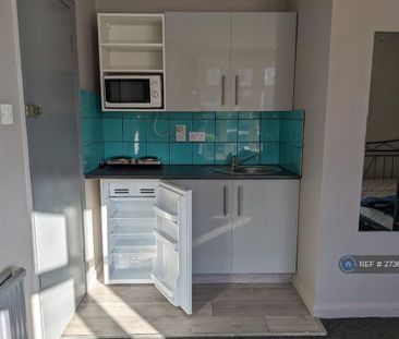 Studio to rent - Photo 2