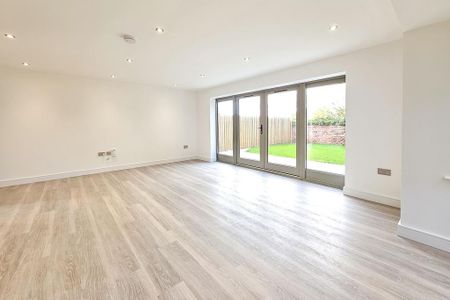 4 bedroom detached house to rent - Photo 3