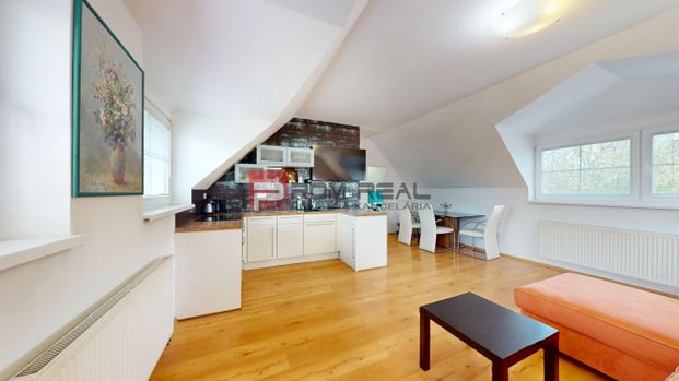 3D OBHLIADKA - Veľký 2-izbový podkrovný byt s rozlohou 62 m2 + terasa –Alžbetin dvor - Photo 1