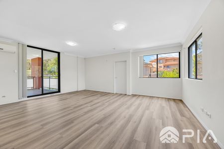 Brand-New Timber Flooring, Three-Bedroom Apartment Plus Study, Walking Distance to Norwest Train Station - Photo 5