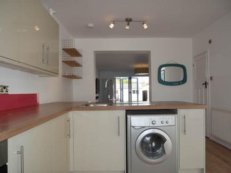 3 bedroom semi-detached house to rent - Photo 3