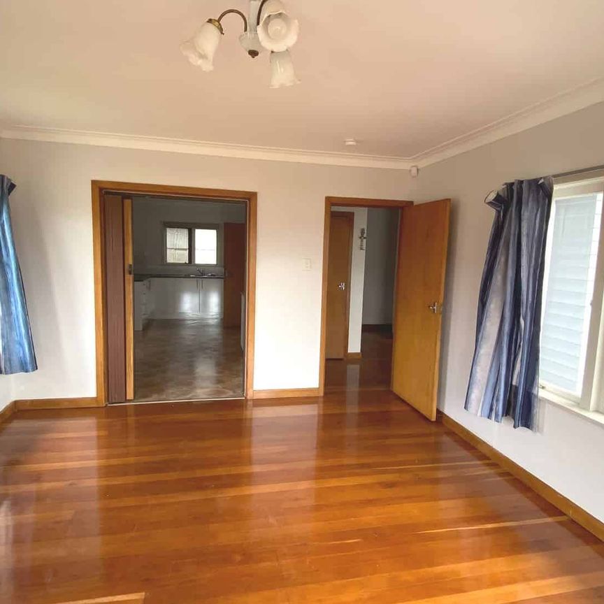 Henderson 3 bedrooms, plus parking - Photo 1