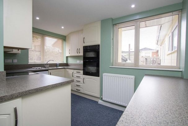 3 bedroom detached bungalow to rent - Photo 1