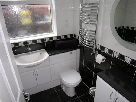 3 bedroom terraced house to rent - Photo 4