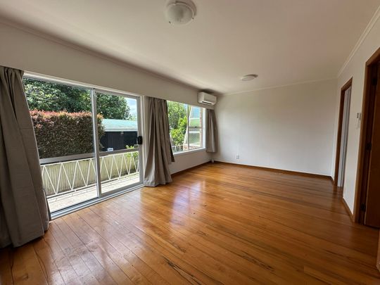 Charming Elevated Unit in the Heart of Mt Eden - A Perfect Blend of Comfort and Convenience! - Photo 1