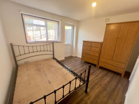 3 bedroom end of terrace house to rent - Photo 3