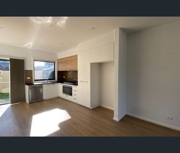1/138-140 St Vigeons Road, Reservoir, Vic 3073 - Photo 6