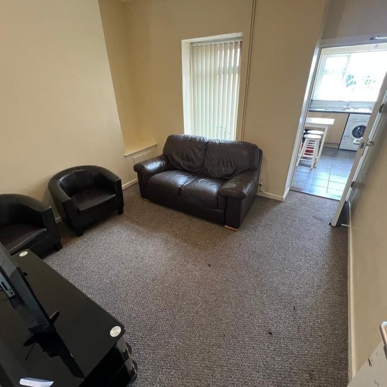 3 bedroom house share to rent - Photo 1